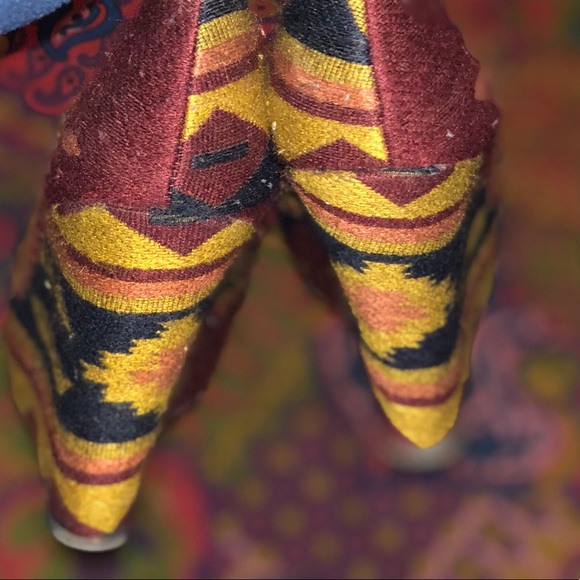 Steve Madden Wedge heel 7.5 bohemian print - Picture 3 of 6